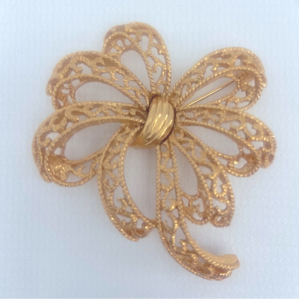 Vintage Gold Tone Trifari Bow Brooch